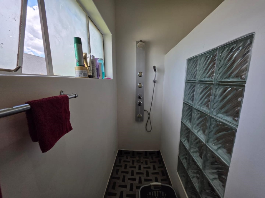 6 Bedroom Property for Sale in Heuwelsig Free State